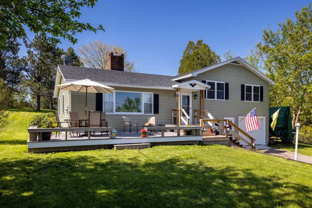 11 Sunrise Terrace Thomaston ME 04861