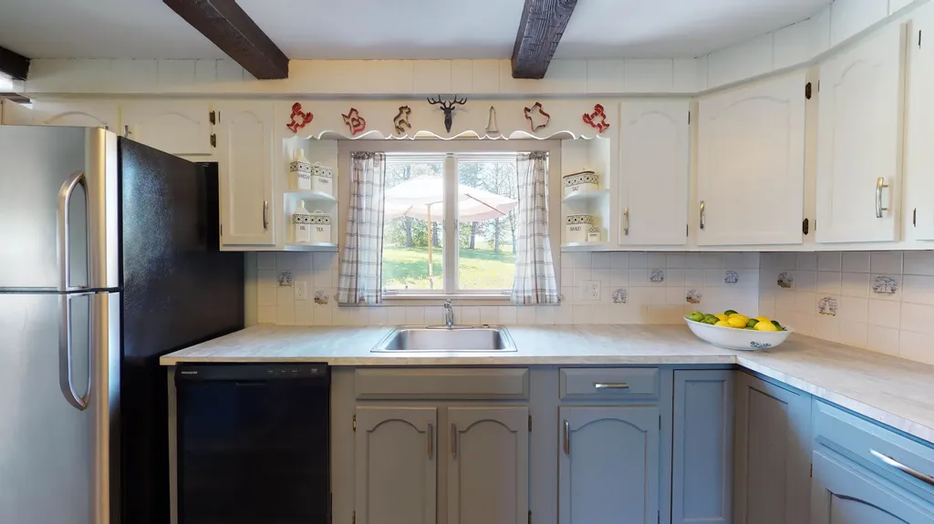 11 Sunrise Terrace Thomaston ME 04861