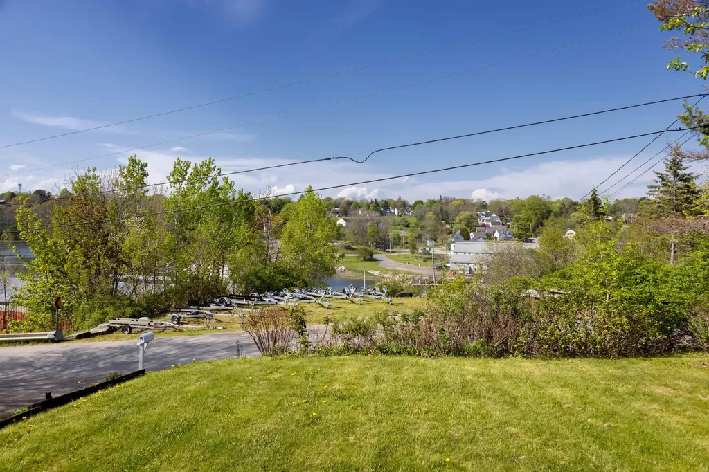 11 Sunrise Terrace Thomaston ME 04861