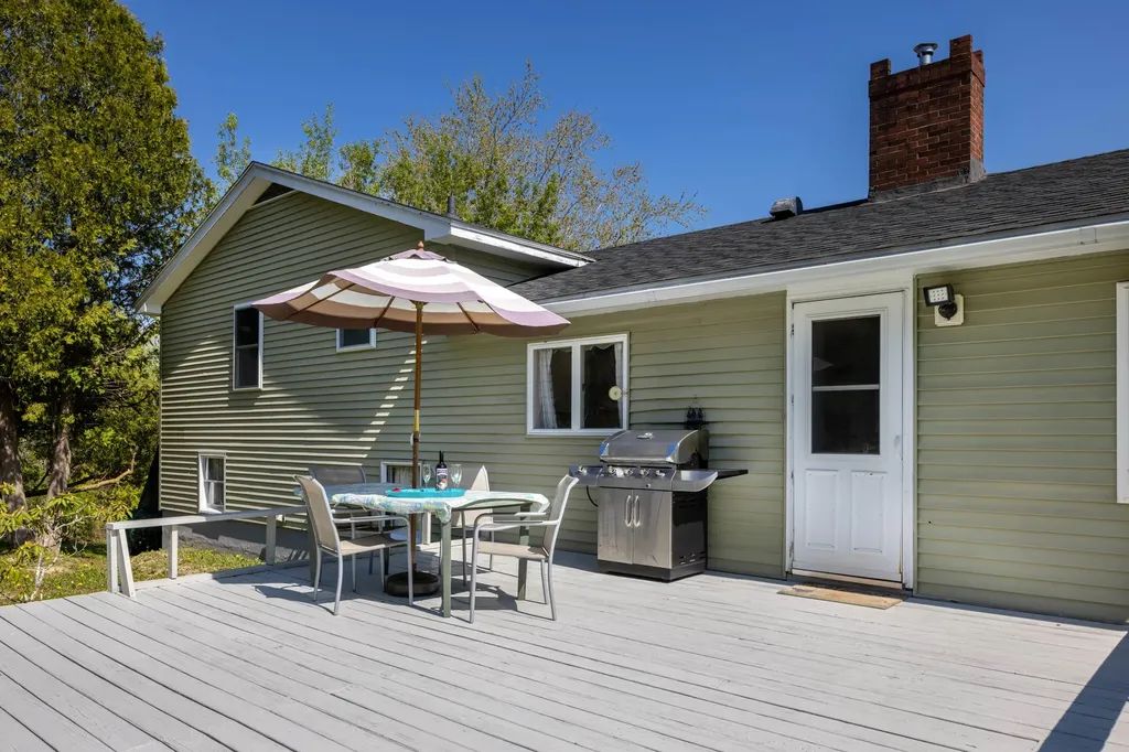 11 Sunrise Terrace Thomaston ME 04861