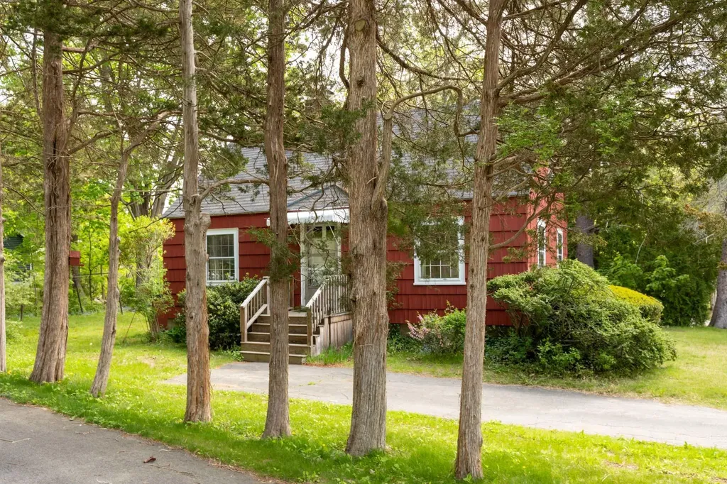 125 Whipple Road Kittery ME 03904