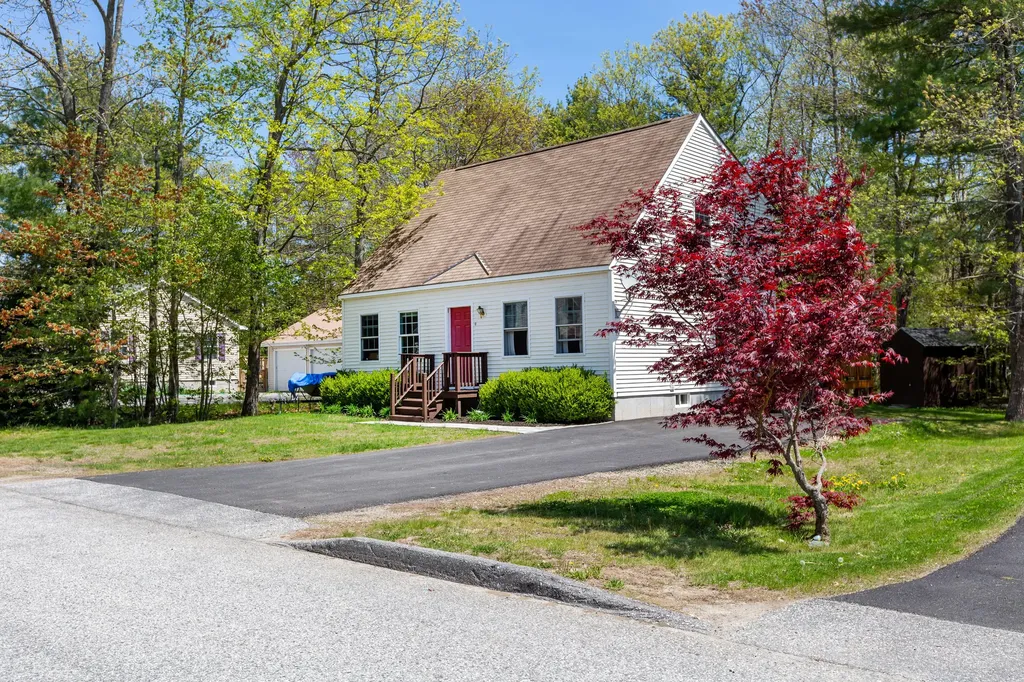 10 Hemlock Drive Topsham ME 04086