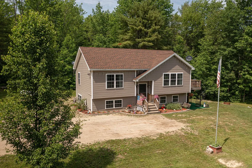 12 Freedom Way Bowdoinham ME 04008