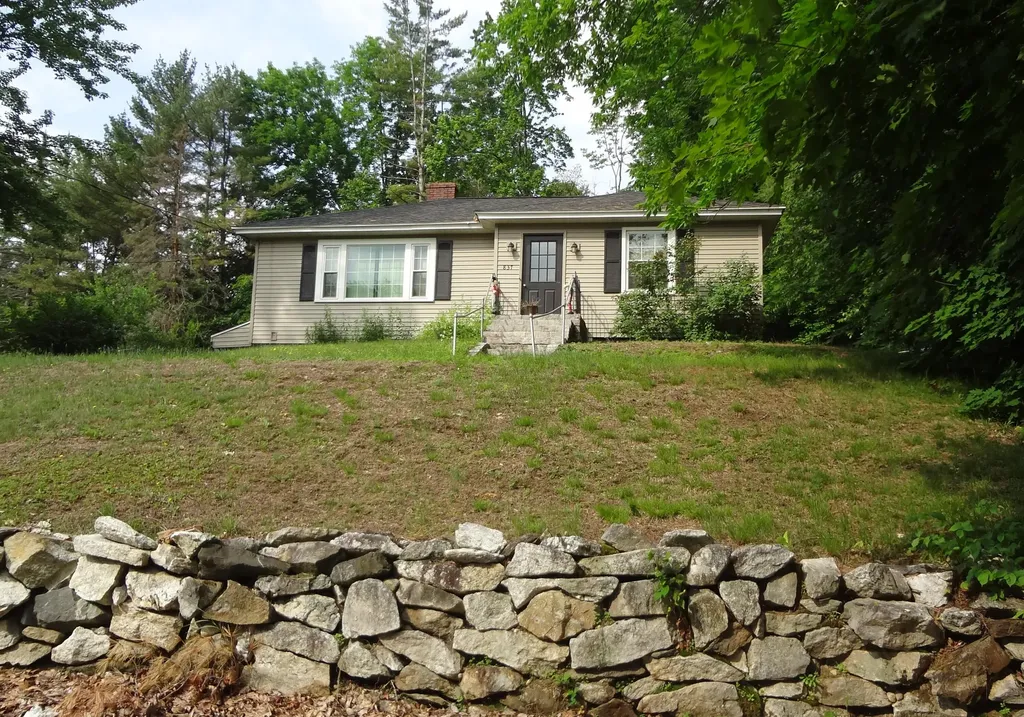 837 Somerset Street Rumford ME 04276