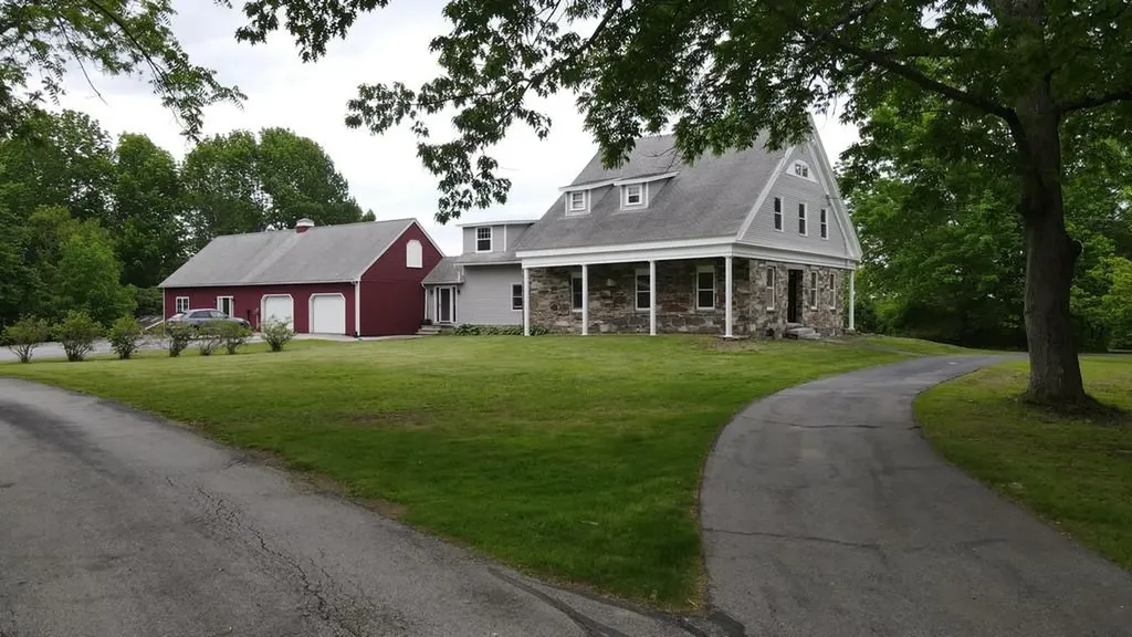 1395 Pushaw Road Glenburn ME 04401