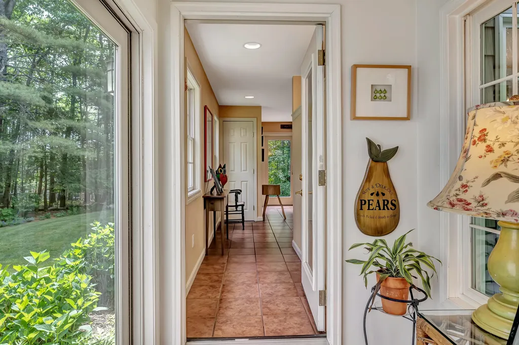 28 Ledgewood Drive Yarmouth ME 04096