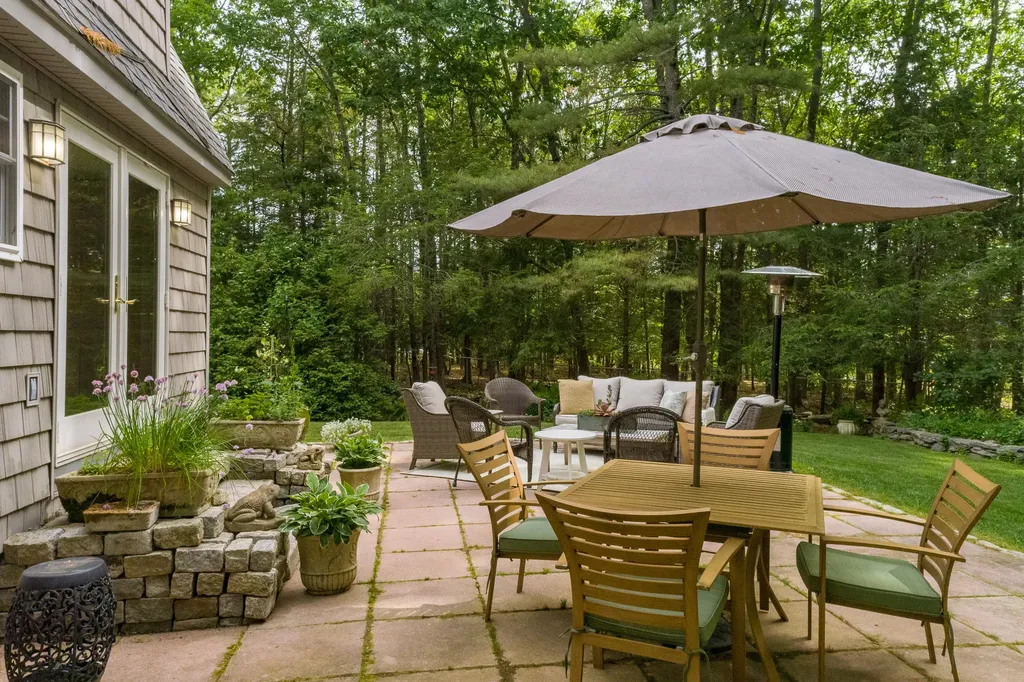 28 Ledgewood Drive Yarmouth ME 04096