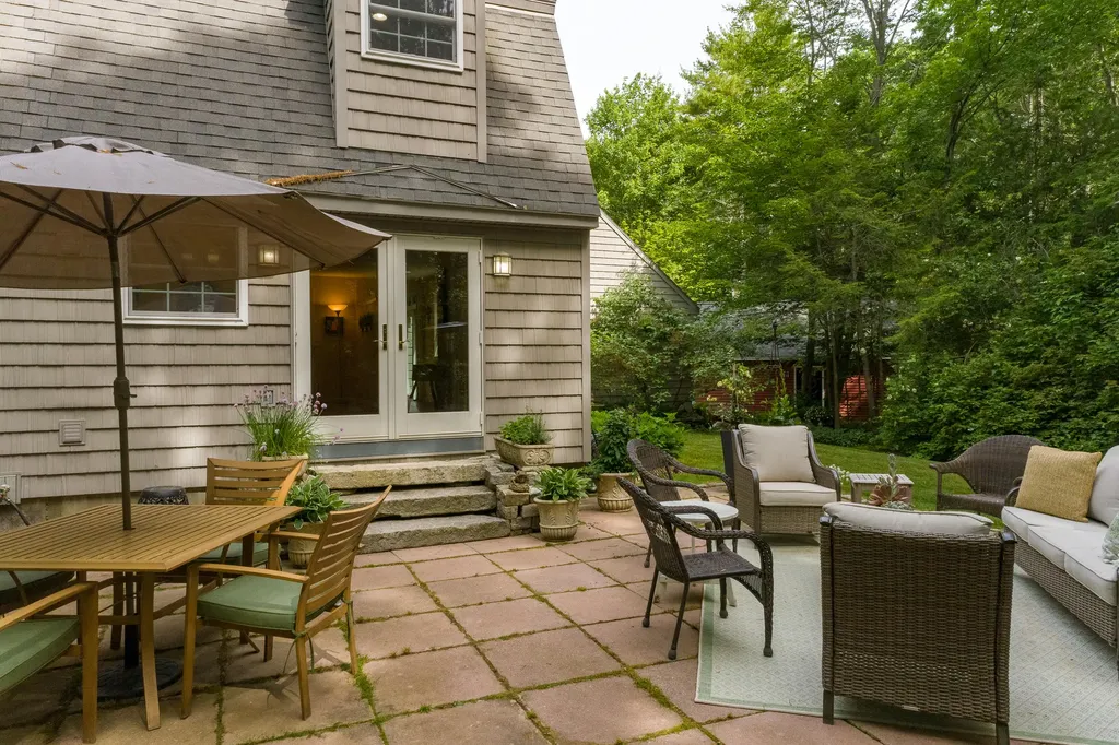 28 Ledgewood Drive Yarmouth ME 04096