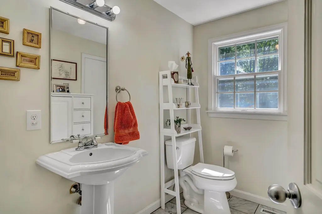 28 Ledgewood Drive Yarmouth ME 04096