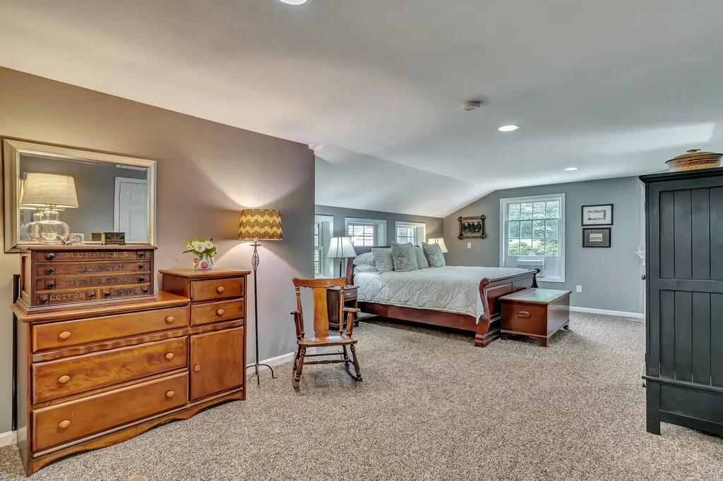 28 Ledgewood Drive Yarmouth ME 04096