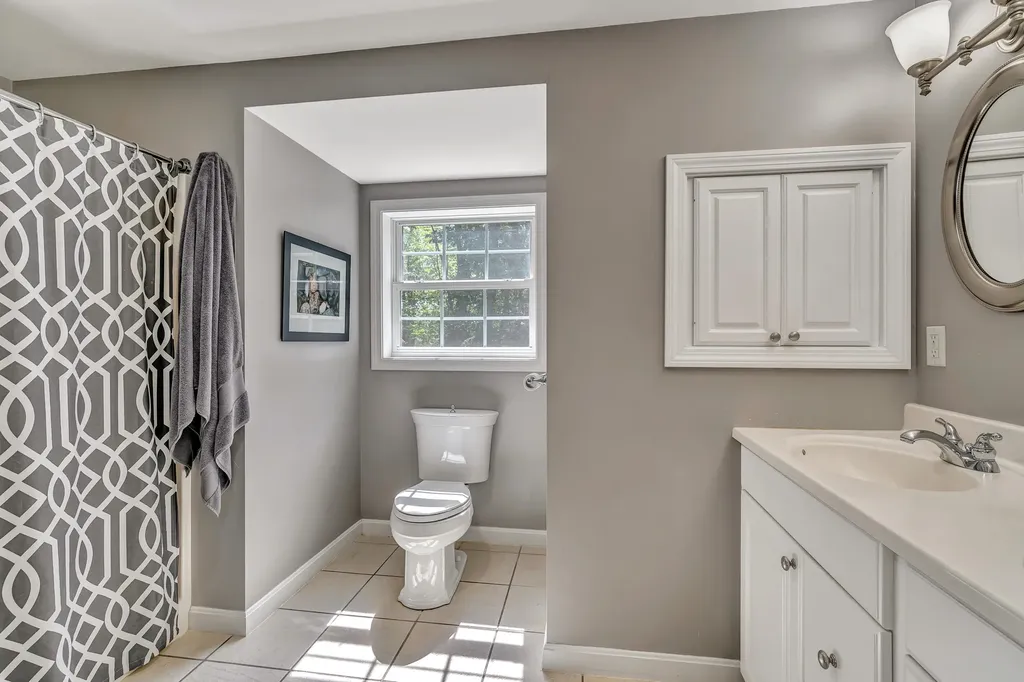 28 Ledgewood Drive Yarmouth ME 04096