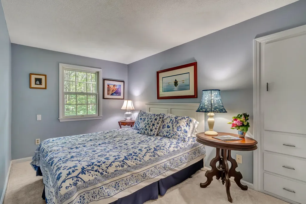 28 Ledgewood Drive Yarmouth ME 04096