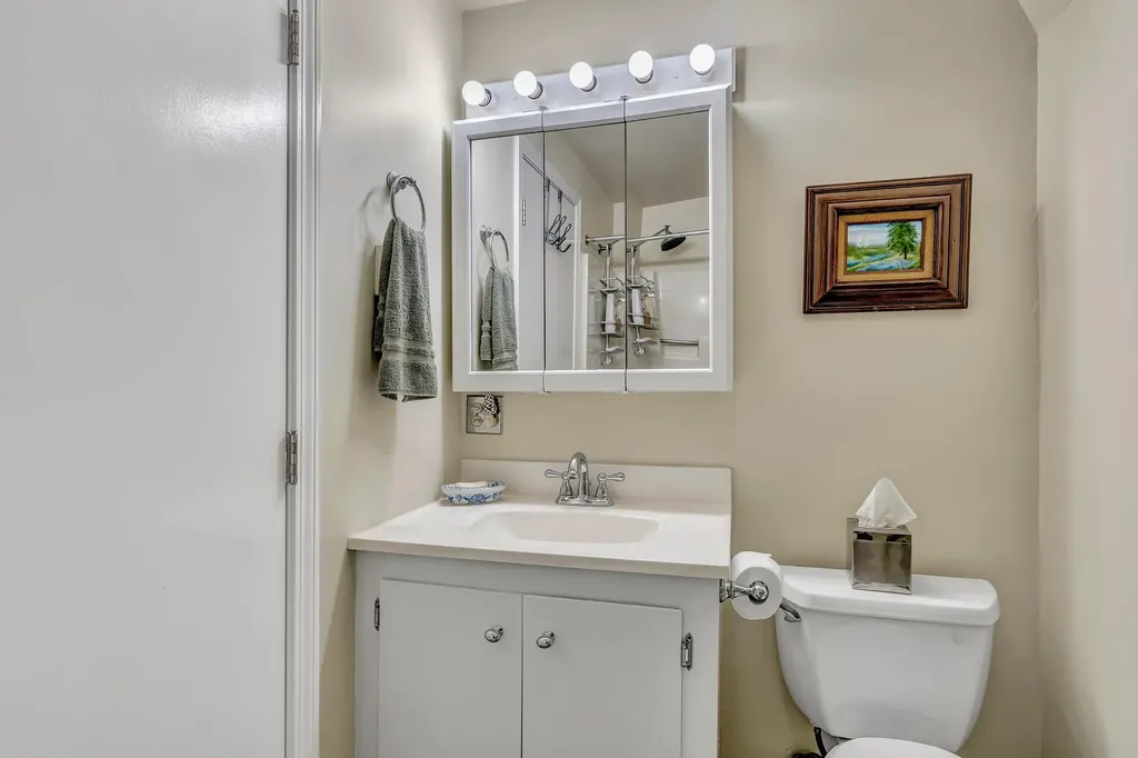 28 Ledgewood Drive Yarmouth ME 04096