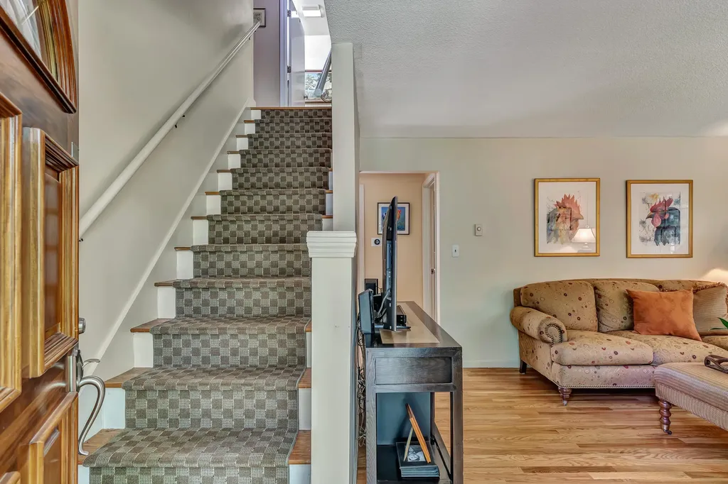 28 Ledgewood Drive Yarmouth ME 04096