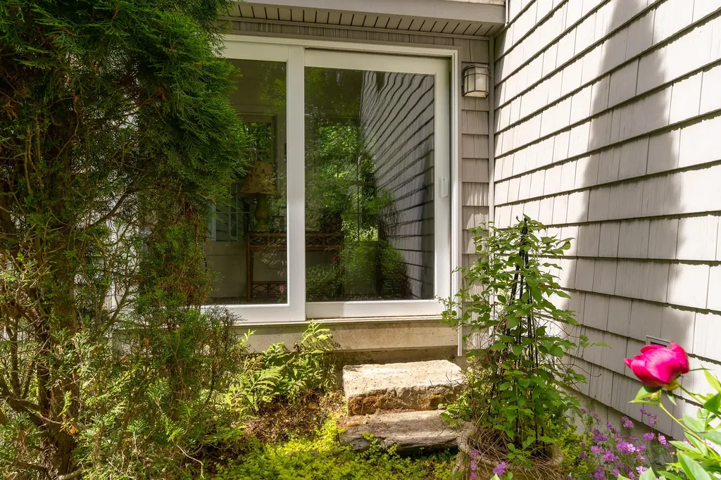 28 Ledgewood Drive Yarmouth ME 04096