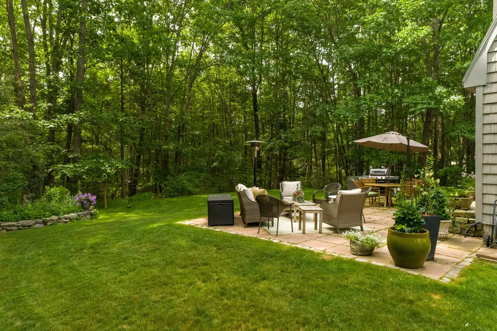 28 Ledgewood Drive Yarmouth ME 04096