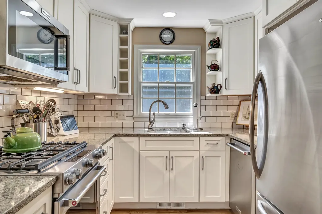 28 Ledgewood Drive Yarmouth ME 04096