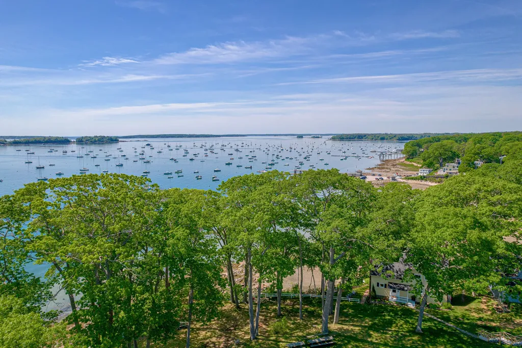 37 Casco Terrace Falmouth ME 04105