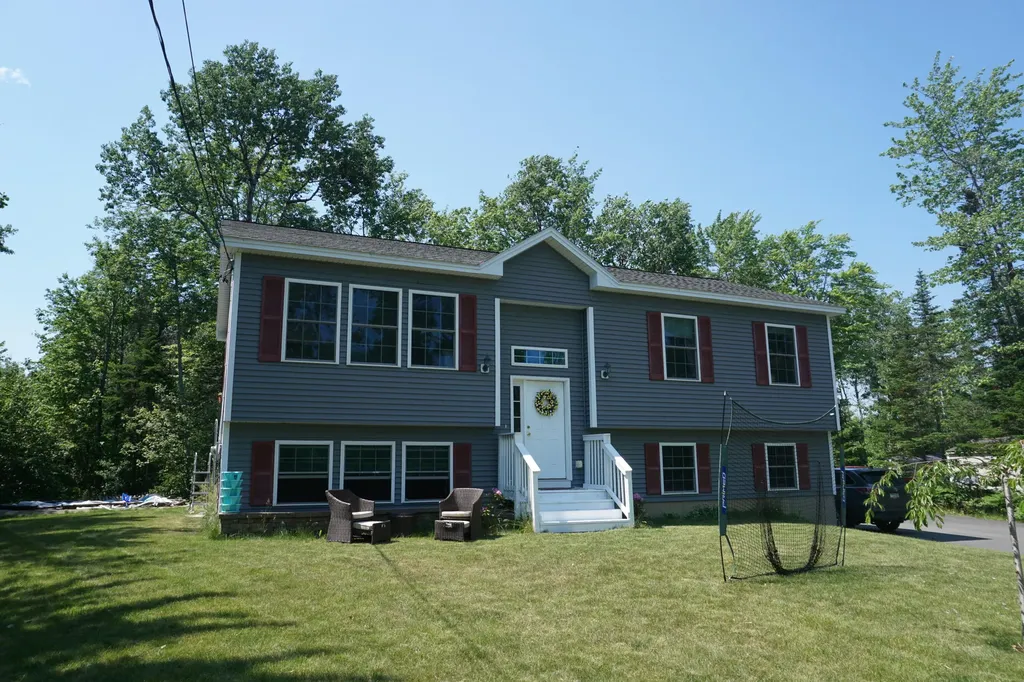 27 Jays Way Hampden ME 04444