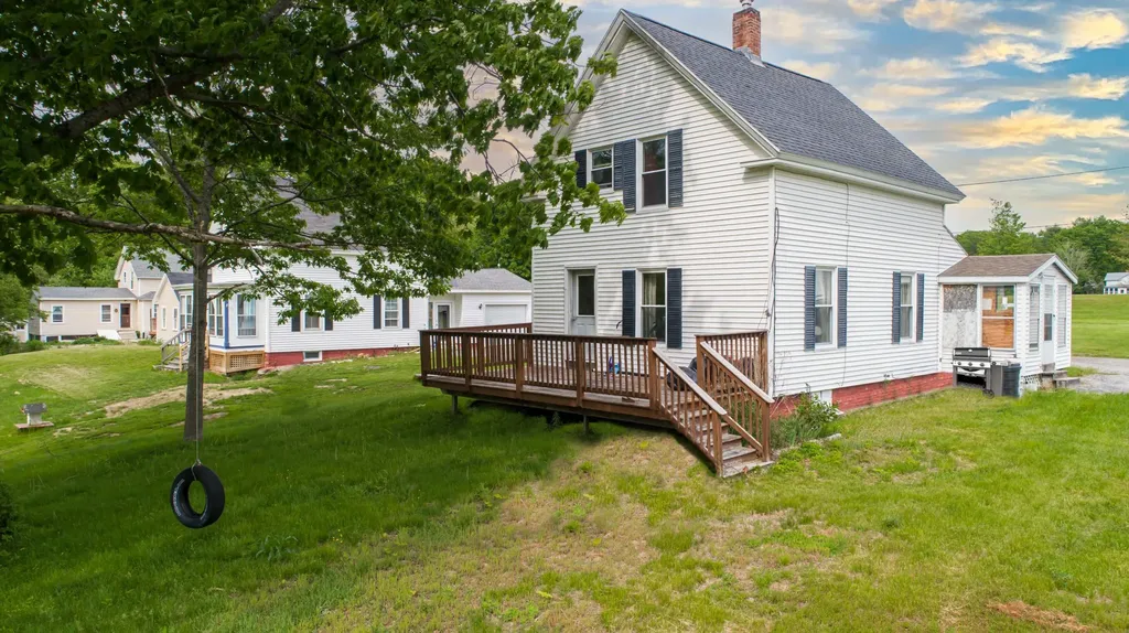 4 Jones Avenue Topsham ME 04086