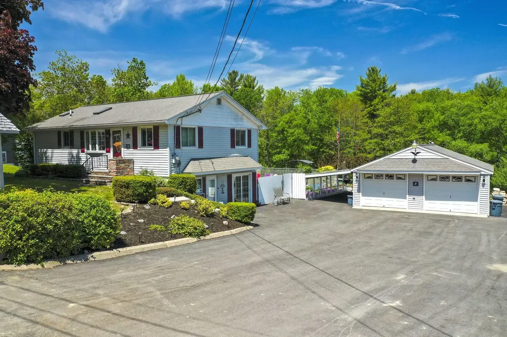 18 Crest Avenue Lisbon ME 04250
