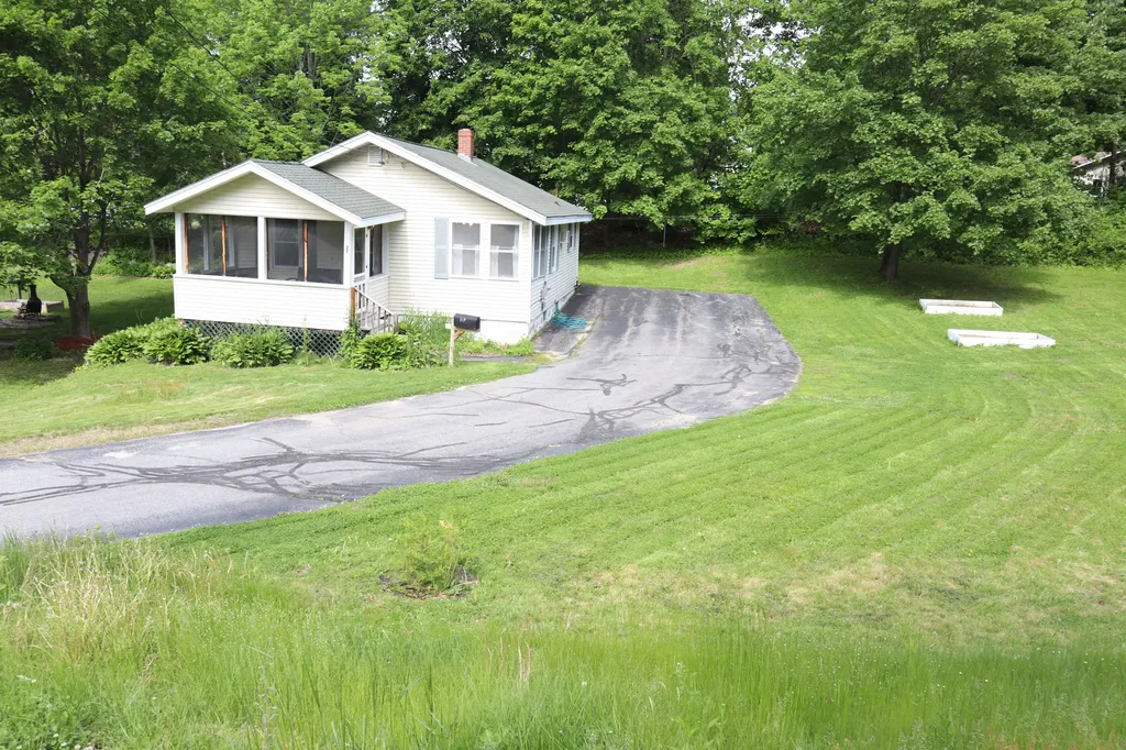 22 Maple Street Gardiner ME 04345