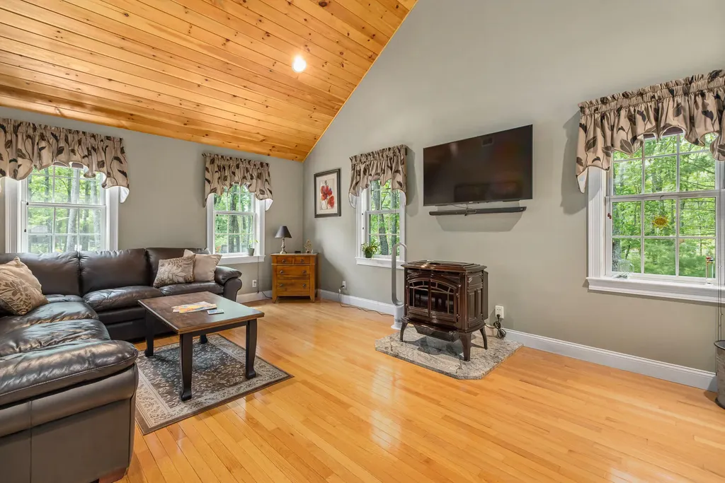 1369 Tatnic Road Wells ME 04090