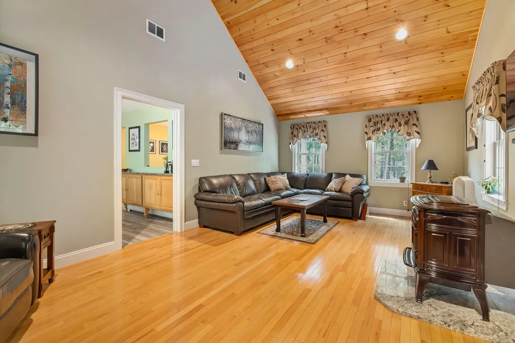 1369 Tatnic Road Wells ME 04090