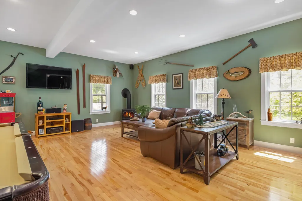 1369 Tatnic Road Wells ME 04090