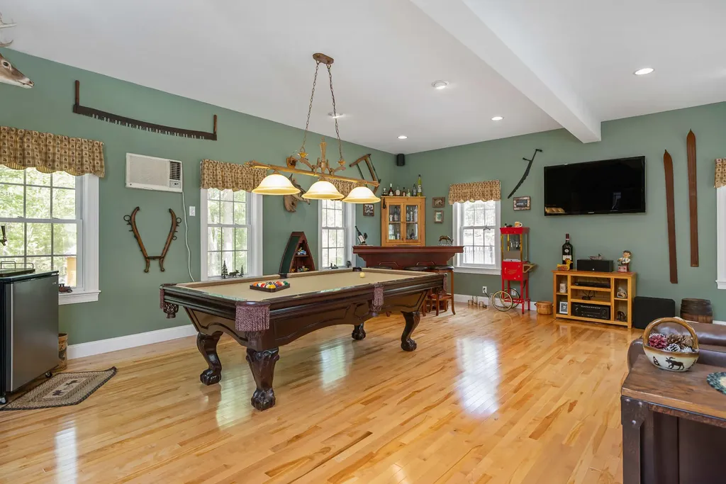1369 Tatnic Road Wells ME 04090