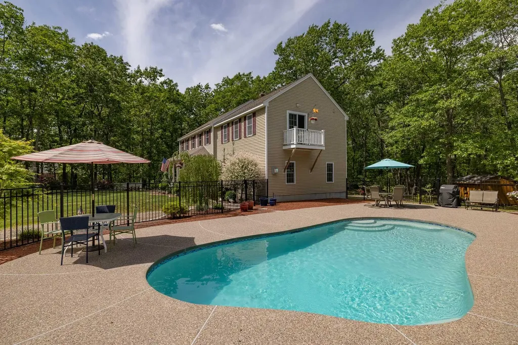 1369 Tatnic Road Wells ME 04090