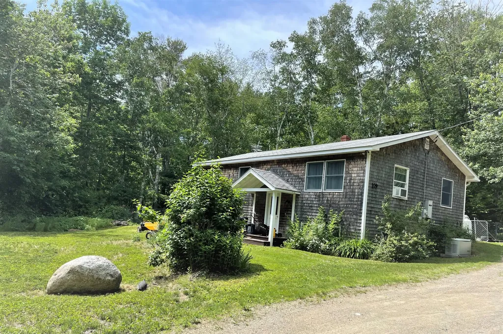 109 Hoffses Road Waldoboro ME 04572