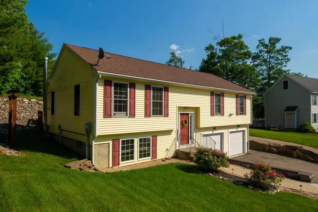 6 Mccue Lane Berwick ME 03901