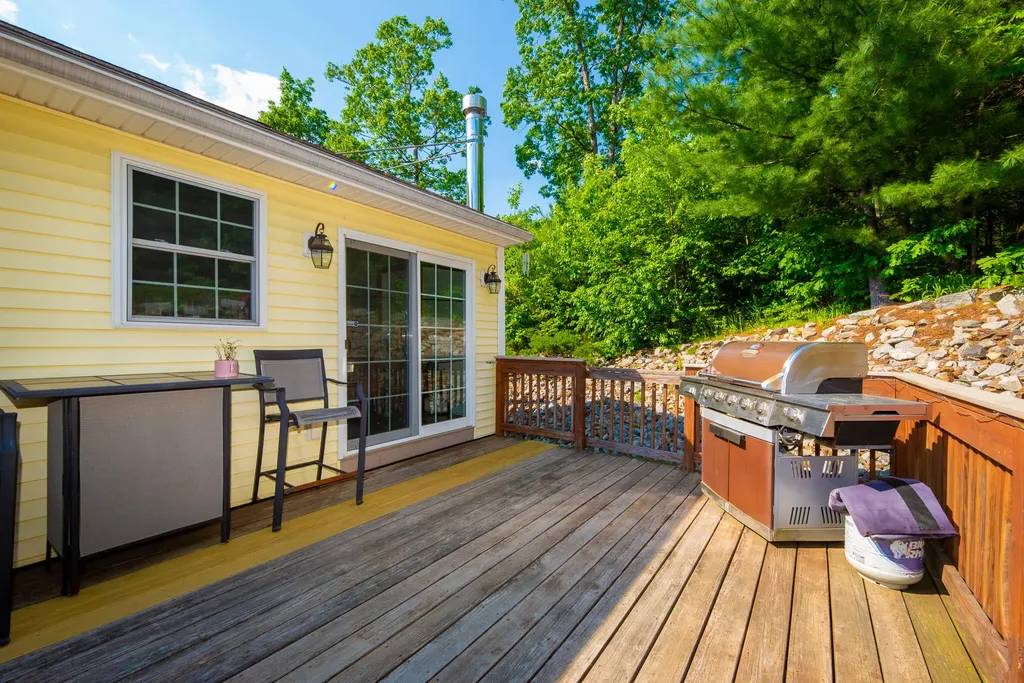 6 Mccue Lane Berwick ME 03901