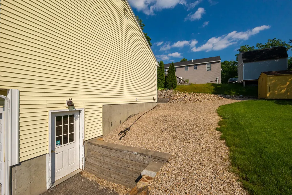 6 Mccue Lane Berwick ME 03901