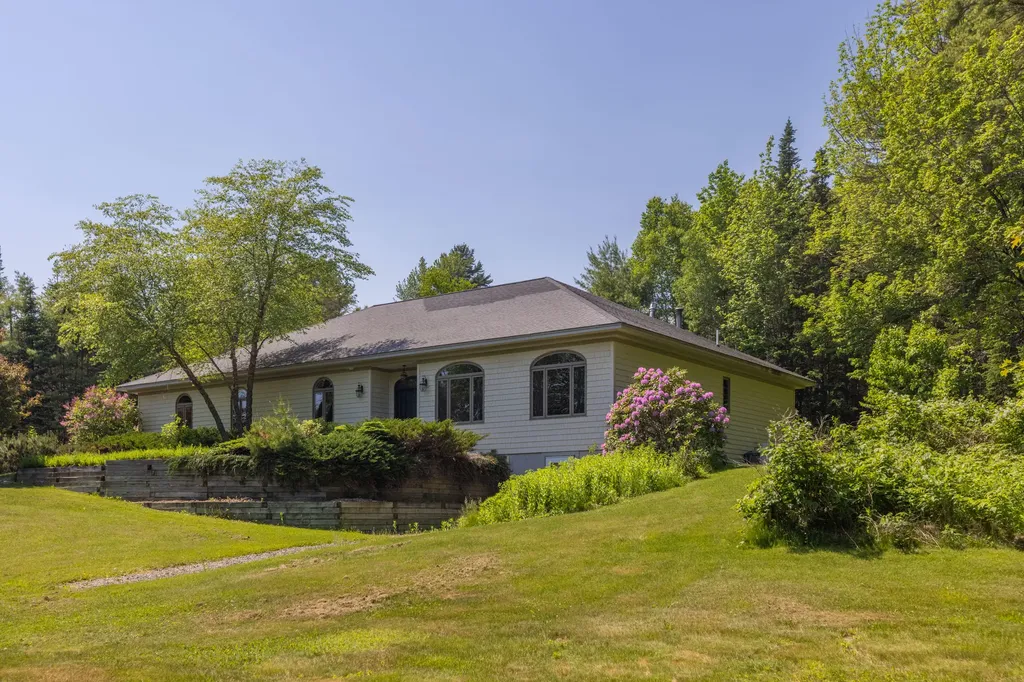29 Carver Lane Lincolnville ME 04849