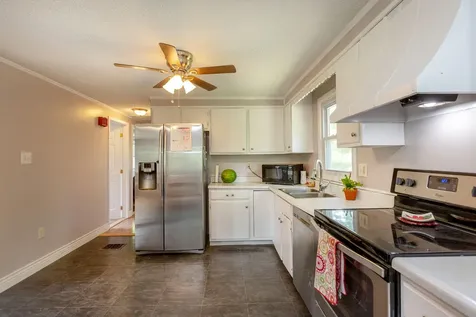 3 Hillside Circle Gardiner ME 04359