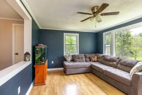 3 Hillside Circle Gardiner ME 04359