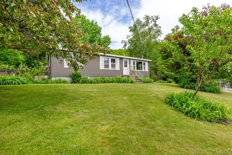 3 Hillside Circle Gardiner ME 04359