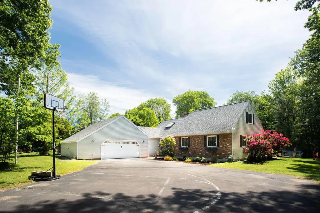 64 Woodside Meadow Road York ME 03909