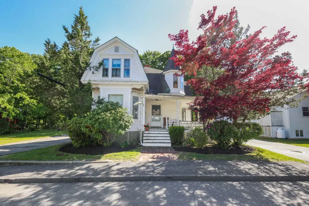 15 Cleveland Street Saco ME 04072