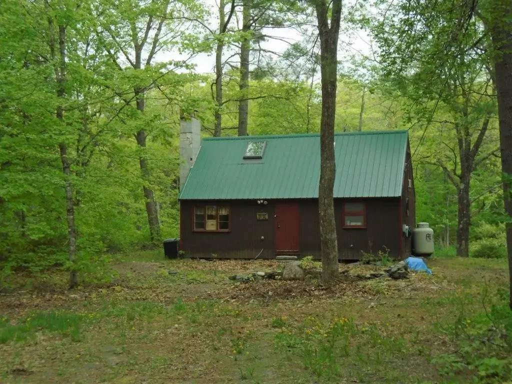 51 Pond Road Abbot ME 04406