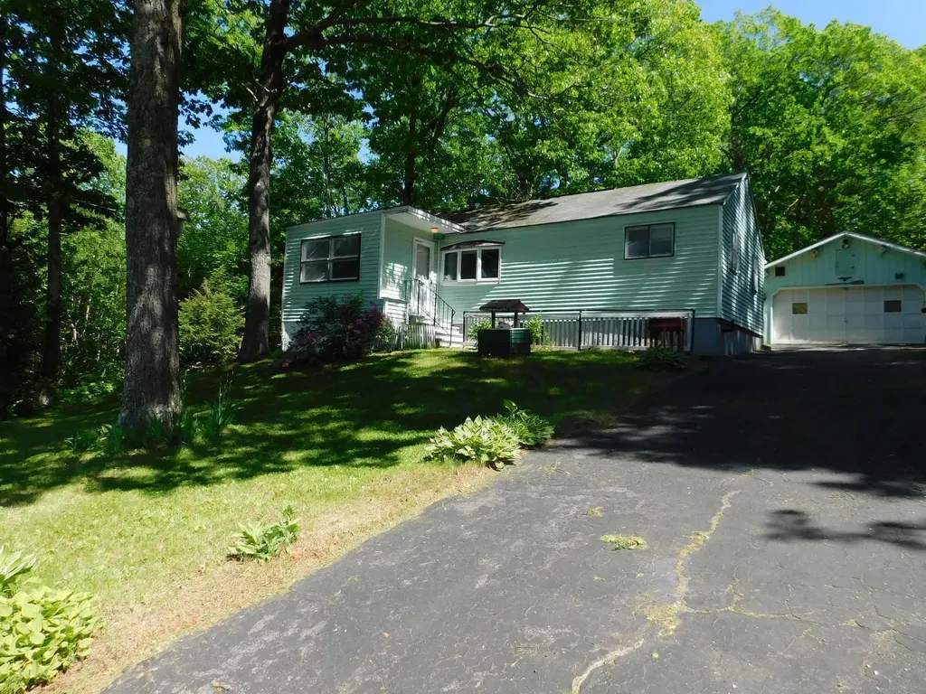 132 Apple Road Lewiston ME 04240