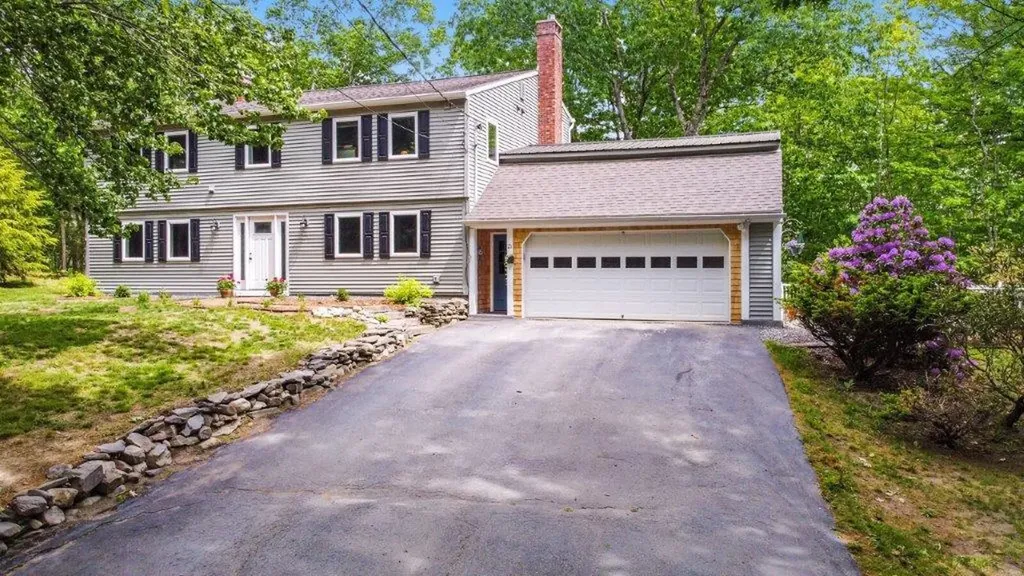 21 Knowles Lane Winthrop ME 04364