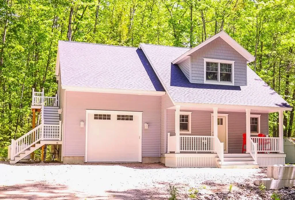 16 Julian Avenue Sebago ME 04029