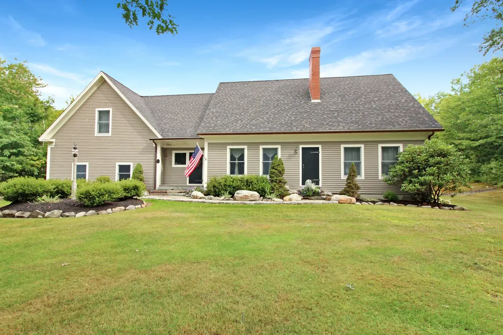 61 Stream Road Winterport ME 04496