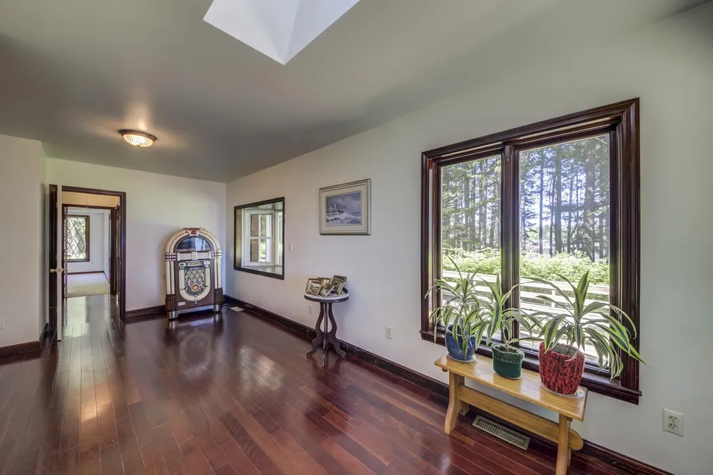 162 Scraggle Point Road Saint George ME 04859