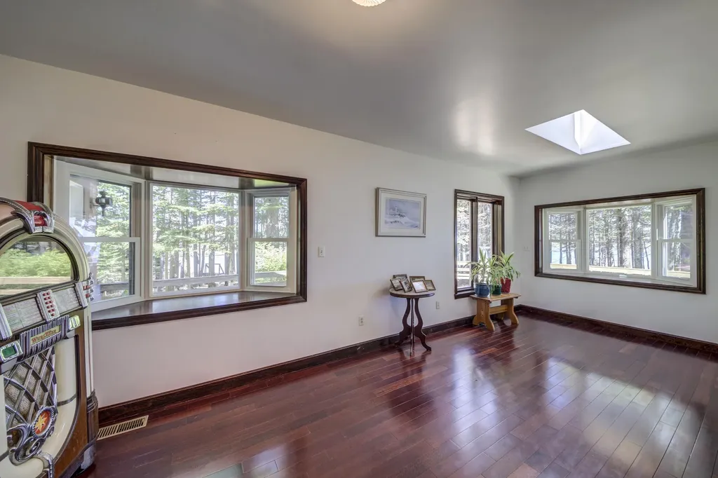 162 Scraggle Point Road Saint George ME 04859