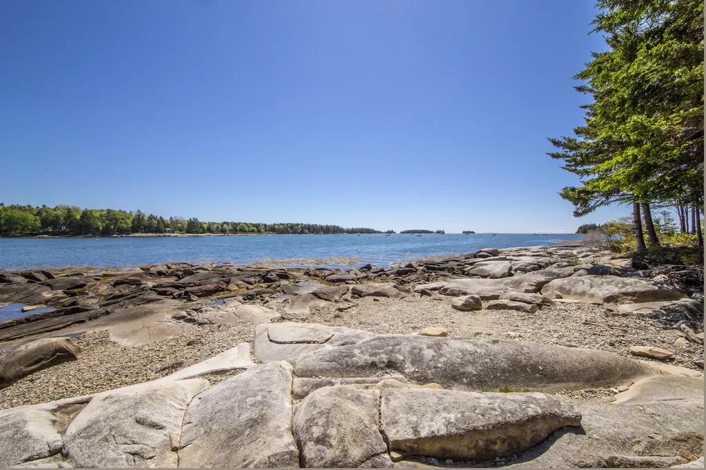 162 Scraggle Point Road Saint George ME 04859