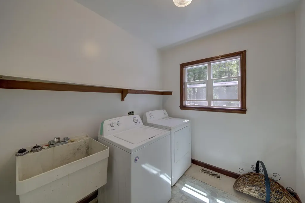 162 Scraggle Point Road Saint George ME 04859